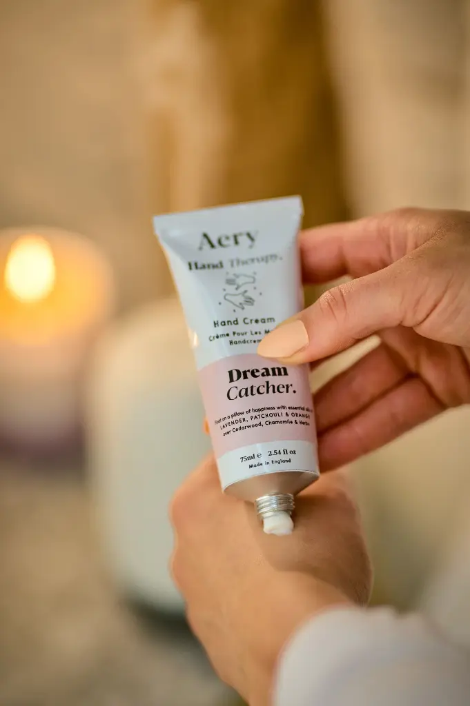 AE0214_Aery_Aromatherapy_DreamCatcherHandCream_LS_02_HI.webp