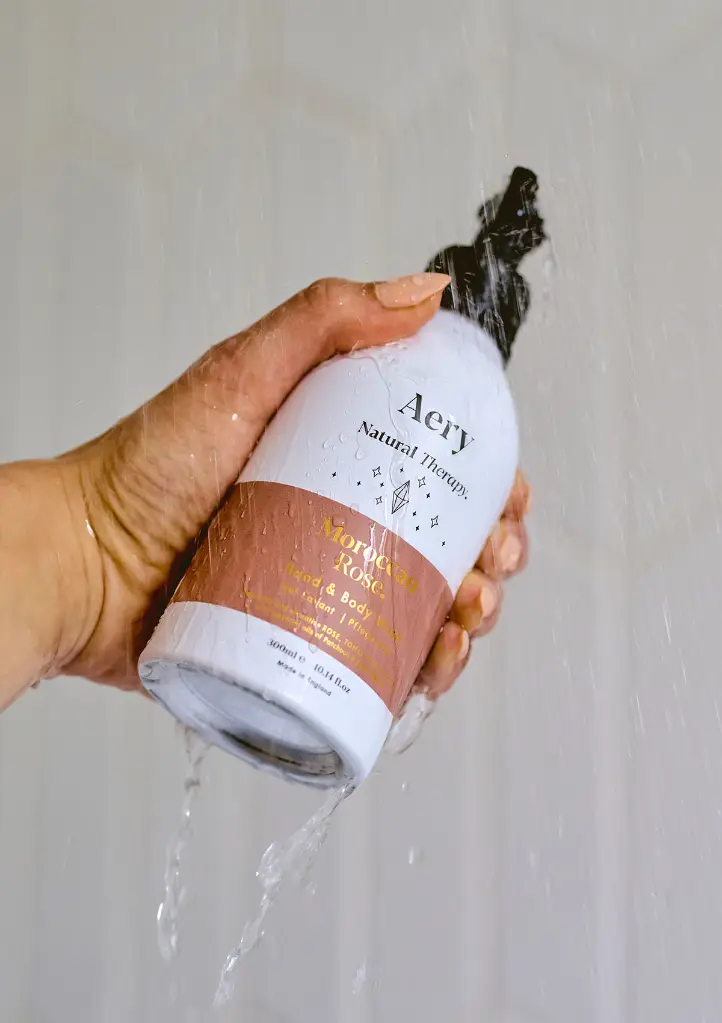 AE0289_Aery_Fernweh_MoroccanRoseHandBodyWash_LS_01_LO.webp