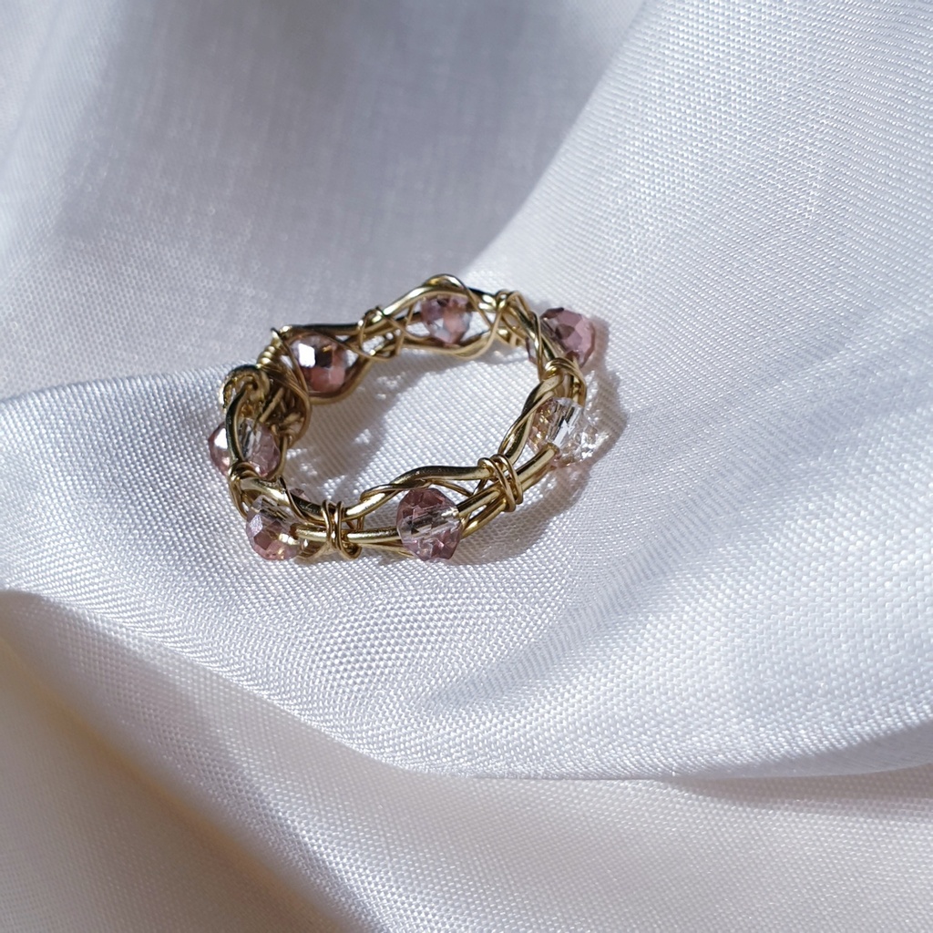22/15 - Ring met facetkralen (roze)